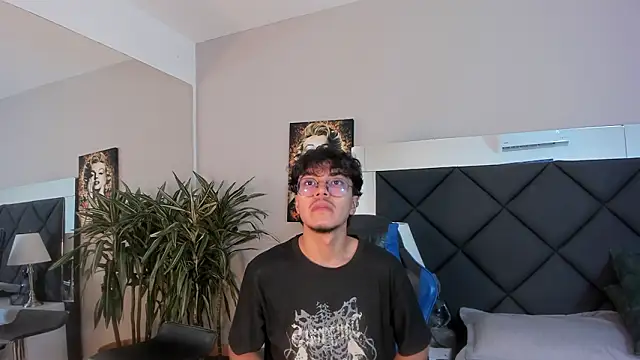 XXX chat uživo modela kai_storn