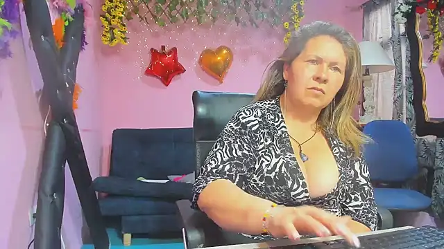 lesbiancuple Adlı Modelin Canlı XXX Sohbeti