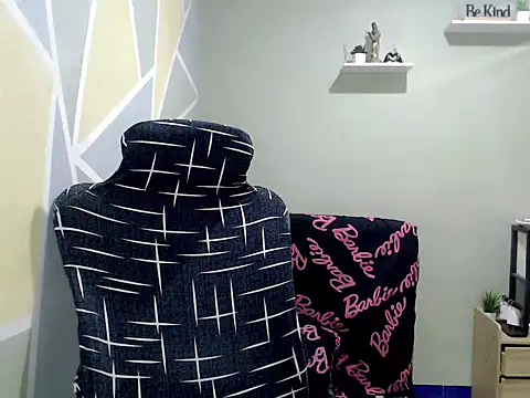 Pretty_mica: απευθείας συνομιλία ΧΧΧ