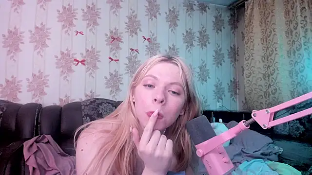 Cutie_Bambi Webcam show