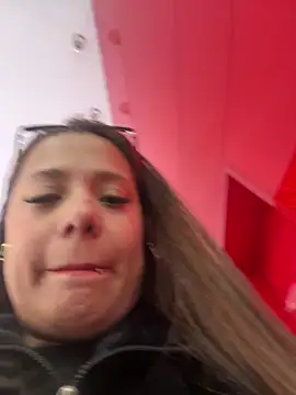 Pretty__Milf Chat XXX in diretta