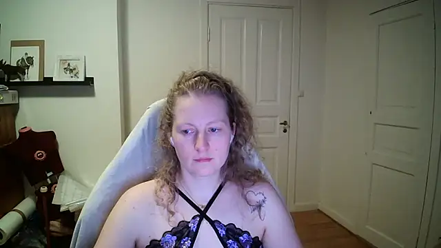 Girlnina-1995 live XXX chat