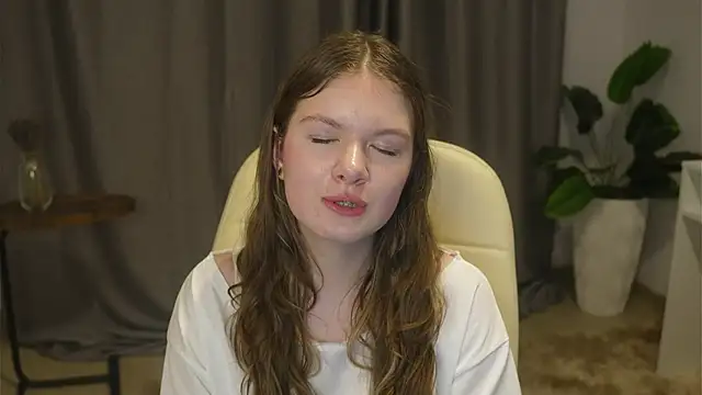 Онлайн чат XXX BrennaReul