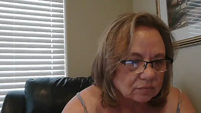 BustyAnnie Adlı Modelin Canlı XXX Sohbeti