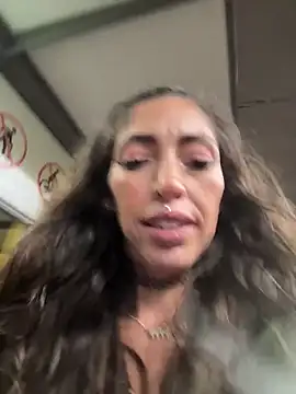 Amani_thewolf webkamerás műsora