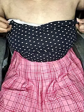 Rinishateluguhotygirl Adlı Modelin Canlı XXX Sohbeti