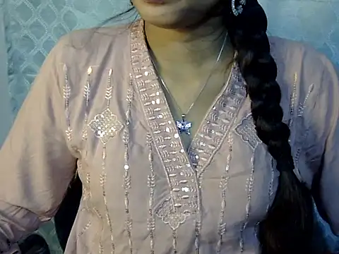 Shab_M Adlı Modelin Canlı XXX Sohbeti