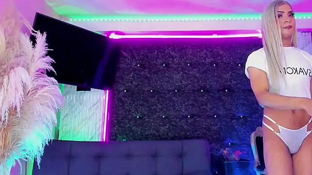 Queens_Wonders_Blonders' Webcam Show