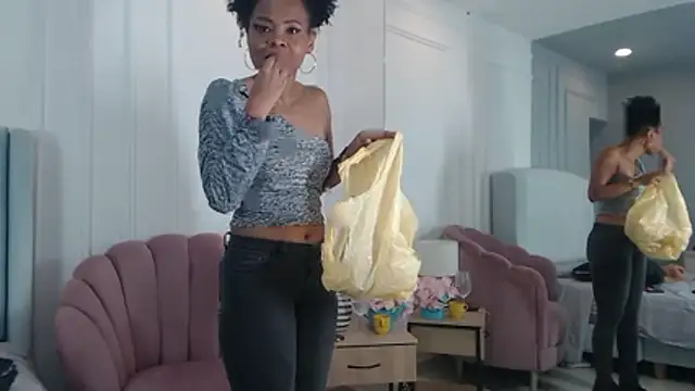 XXX chat uživo modela ChantalGarner