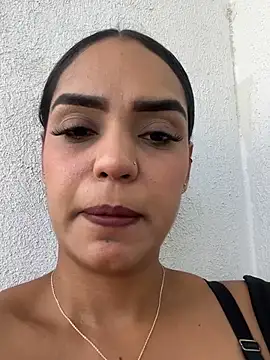 Sara-77のライブXXXチャット