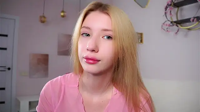 SunnivaCovil's Live XXX Chat