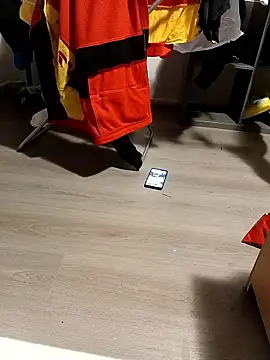 d1ckend élő XXX-chatje