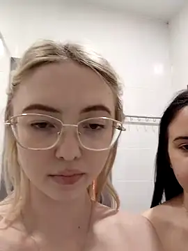 caressyourselfのライブXXXチャット