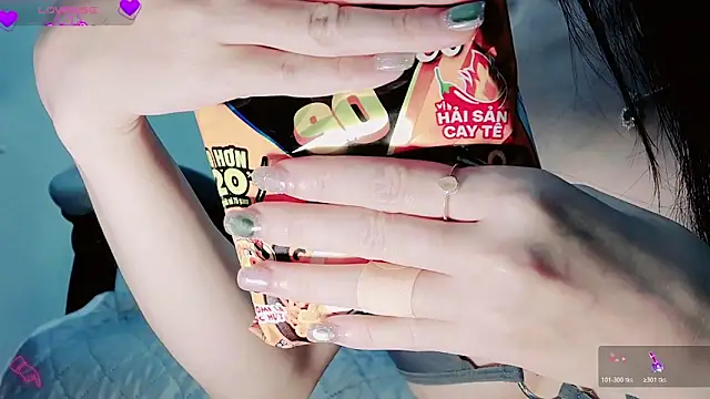 mia_eeeee 网络视讯表演