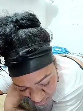 Show modela honey-suckle na web-kameri