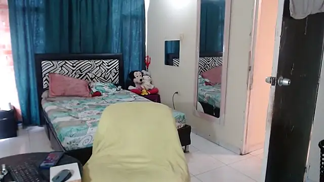 Sashaferrari2000: онлайн-секс-чат