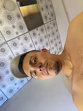 adam-rivera Show in webcam