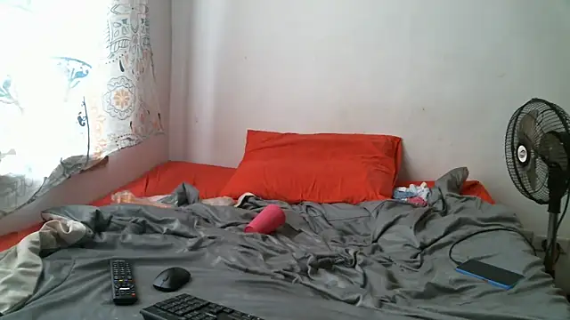 Kity_doll Show in webcam