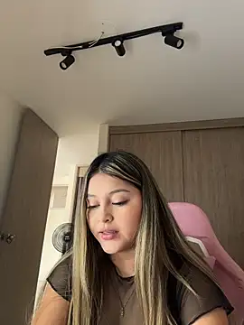 lunablossom_ live XXX chat