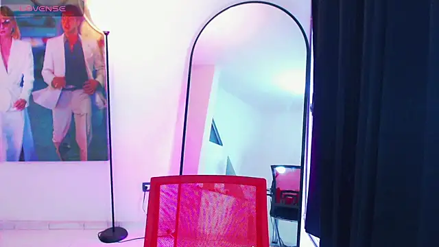 dark_sailent Show in webcam