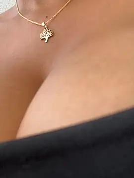 Sara-77 Live XXX-Chat