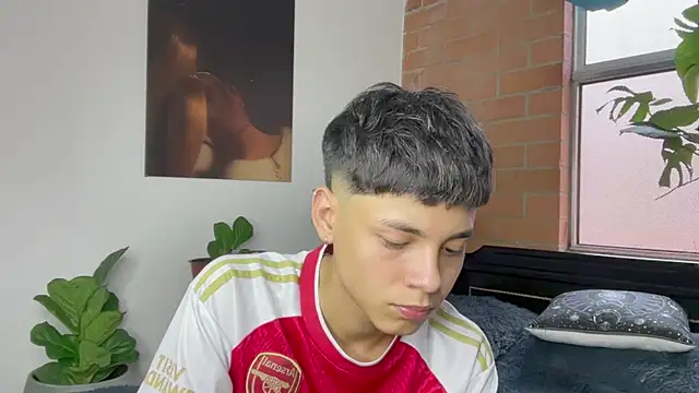 Andy_Belier23 Chat XXX in diretta