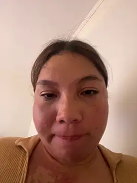 WHITEWOMEN_2's Live XXX Chat