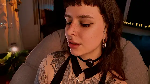 MichaellaMoon élő XXX-chatje