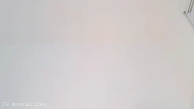 -m00n- élő XXX-chatje