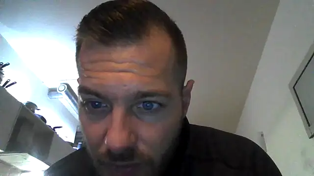 cheekycherryx élő XXX-chatje