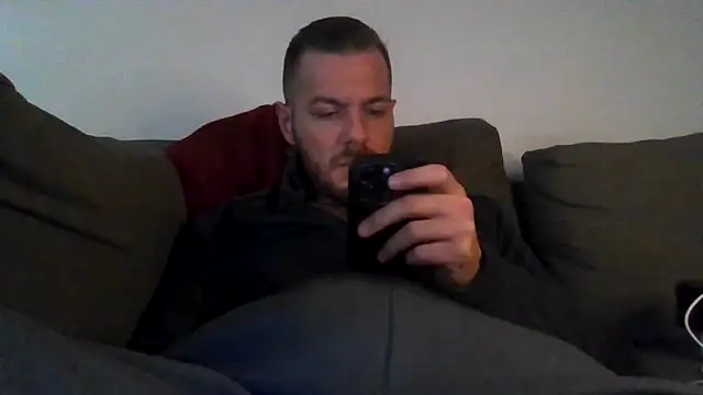 XXX chat uživo modela cheekycherryx