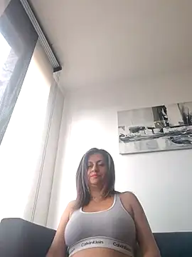 Show de Latiinvenushot na webcam