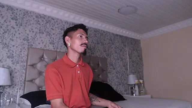 NoaahTylor লাইভ XXX চ্যাট