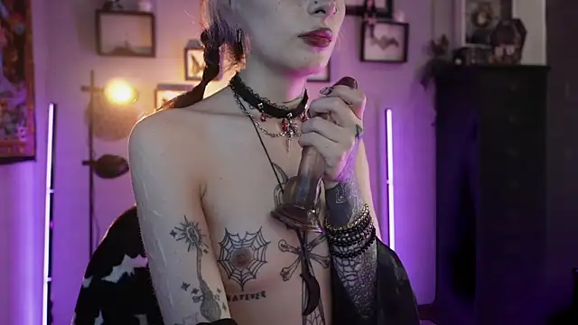 insania_9999_ Live XXX-chat