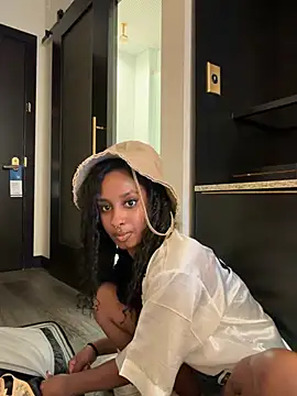 Your_Paris' Live Sex Cam Show