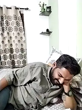 avi007p: διαδικτυακό σόου στην κάμερα