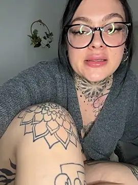 emmifly's Live Sex Cam Show