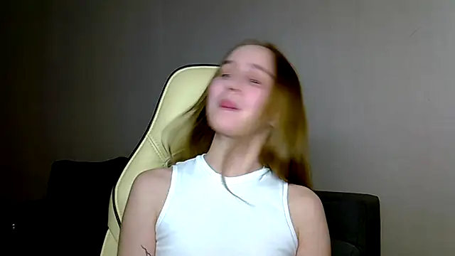 christimontero's Live Chat Room