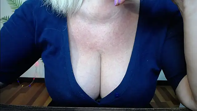 BlondyLeeBest's Live Sex Cam Show