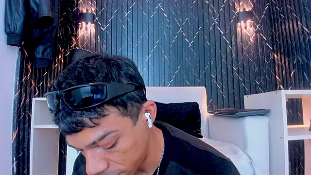 Gregory_Sforza Adlı Modelin Canlı XXX Sohbeti