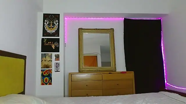 Nova-Satelan Live XXX chat