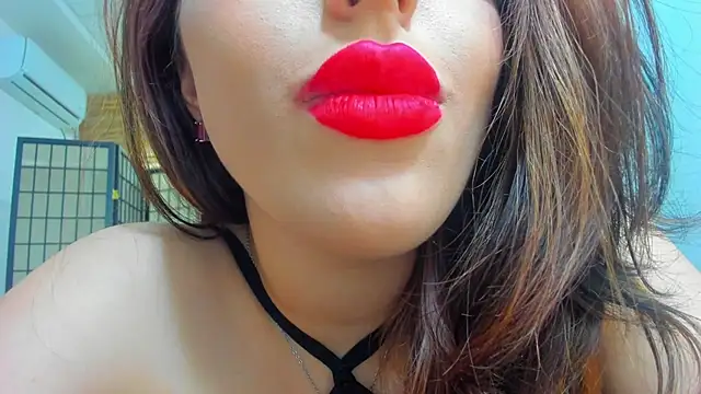 XXX chat uživo modela MiaNoirr