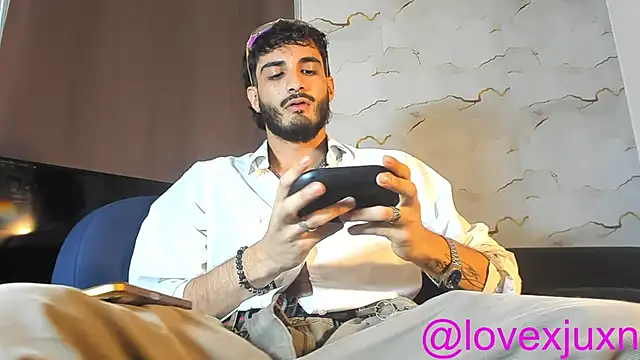 Pokazy przed kamerką – LovexJuxn8