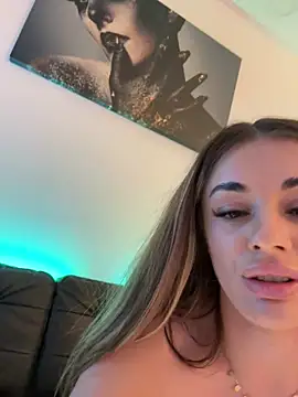 IsabellaEtthan élő XXX-chatje