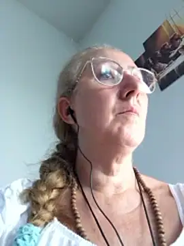 MILEIDE980n Live XXX chat