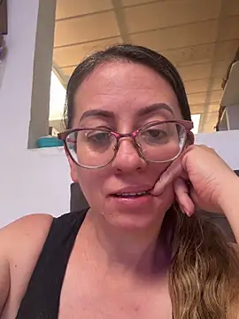 miss_hanna07: διαδικτυακό σόου στην κάμερα