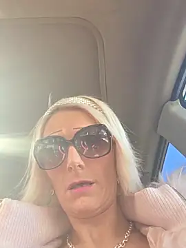 BeautifulMeFire23's Live XXX Chat