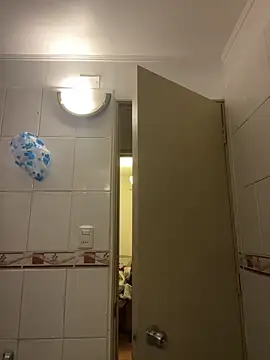 WHITEWOMEN_2's Live XXX Chat