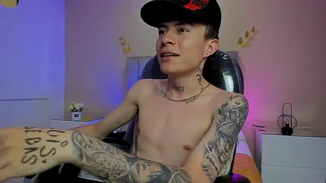 Nascary_Fox live XXX chat