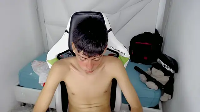 Liarr_ Show in webcam